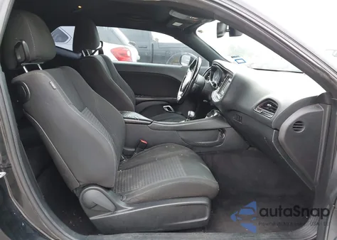 2016 Dodge Challenger Sxt z USA, uszkodzony, nr VIN 2C3CDZAG2GH263568